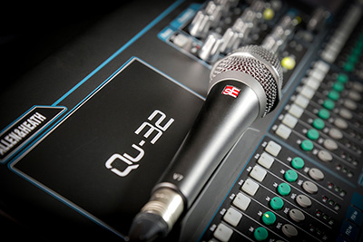 A&H Qu32 mixer and sE Electronics mic
