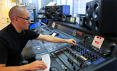 Electronic artist Richard Devine