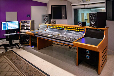 32-channel 1608 console