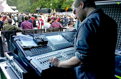 DiGiCo mixing with Akoustic