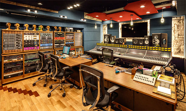 Gold tracking room with the 5088 mixing console