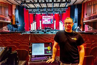 FOH engineer Dave Roden