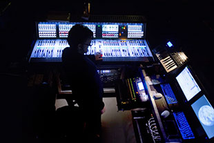 Cirque du Soleil’s production crew are able to monitor battery levels and a host of other information using the Sennheiser Wireless Systems Manager