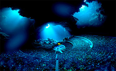 Underwater immersion inside Sphere