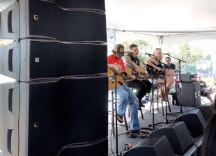 Bluebird Cafe Stage of Willie Nelson's Country Throwdown tour Country Throwdown