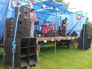 Vintage Martin Audio rig in action