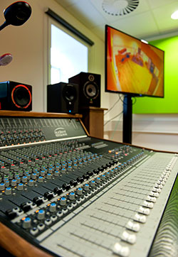 Audient ASP8024 analogue mixing console