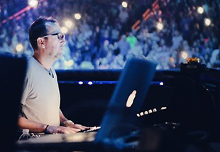 FOH engineer, Jim Ebdon FOH engineer, Jim Ebdon