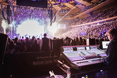 Toby Francis at the FOH SD7 (Pic: Carlos Escobar) Toby Francis