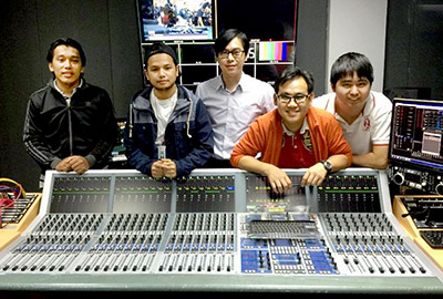 Media Prima staff with Stagetec's Advon Tan (centre) Media Prima