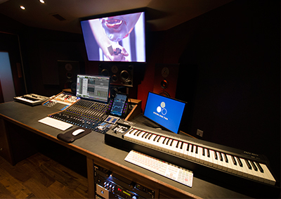 Avid mixing at String and Tins String and Tins