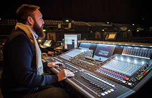 FOH engineer Sylvain Denis 