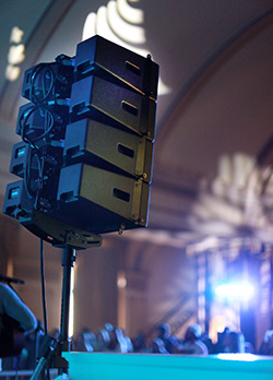 Martin Audio Wavefront Precision Mini line array