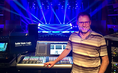 FOH engineer Simon Thomas