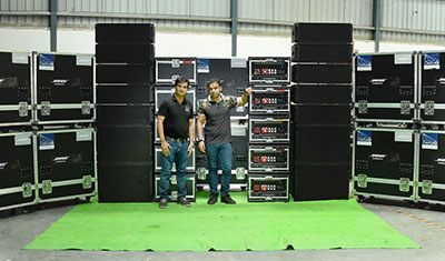 Vivek Vij and Bose Tour Sound Manager Ravi Kant Sharma