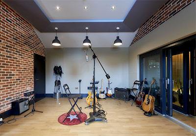 OX4 live room