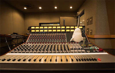 Rupert Neve Designs 5088 console