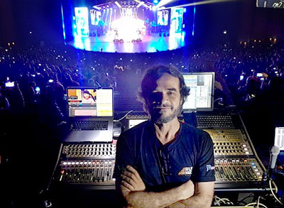 FOH engineer, Renato Carneiro