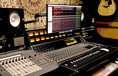 API 1608-II mixing console