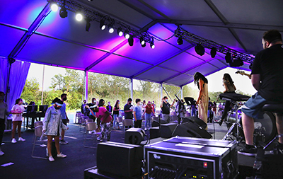 Tent-based worship at Willow Creek