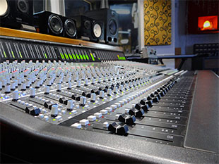 Damien Gerard installs first SSL Origin in Australia