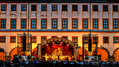 Kotsch-Showtechnik recently supplied sound reinforcement for classical music at the Schlosshofkonzert 2020.