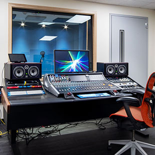 SSL XL-Desk in a second teaching space