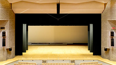 The proscenium system comprising 11 L-Acoustics Kiva II, two L-Acoustics SB15 subwoofers flown behind