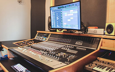 Dominick Goldsmith's new Audient ASP4816 mixing desk.