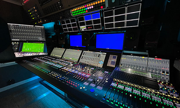 Ü10 audio control room
