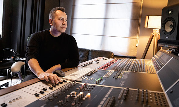  Ozan Çolakoğlu at his ASP8024-HE mixing console