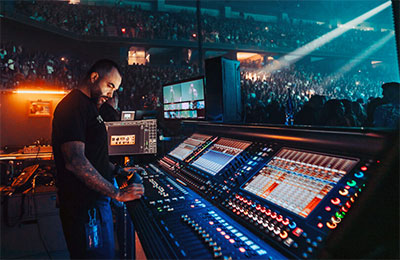 Lucas Pinzón at FOH with DiGiCo Quantum338