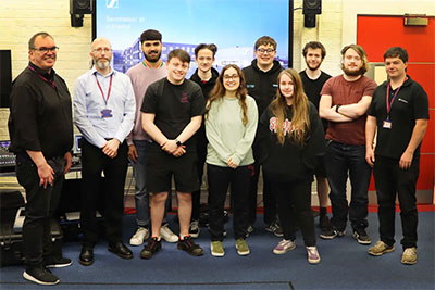 Volker Schmitt (l.), Chris Layton, Senior Lecturer in Sound Technology at LIPA (2nd on the left) and Marcus Blight (r.) with the third-year BA (Hons) sound technology students