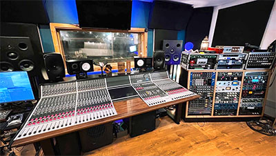 Romesh Dodangoda's Long Wave Recording Studio