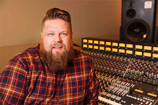 Sweetwater Studios producer/engineer. Shawn Dealey