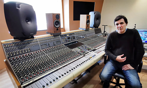 Jesús Rovira in the control room of La Casamurada