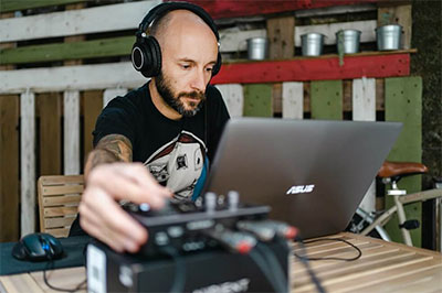 João Figueiredo, audio producer of the Porta 253 project with his iD14 MKII