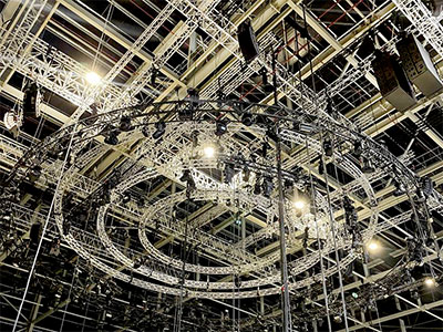 L-Acoustics line array hangs for Terhal