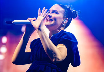 Anne-Marie performing with Sennheiser Digital 6000 wireless (Pic: Ben Foster)