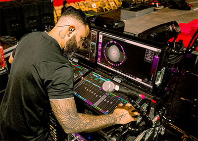 The Mi Casa, Tu Casa tour, which coincided with Latinx Heritage Month, had a sizable band as well as numerous guest artists, and KLANG offered unparalleled personal control over their monitoring