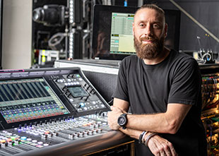 Monitor engineer Mike Gibbard (Pic: Belinda Enthoven)