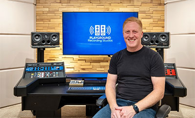 Daniel Scamman in his PhantomFocus eChair in front of his PFM UHD-1000 Monitor System