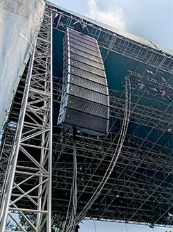 Lone Star Jam festival deployed two hangs of 12 each GTX 12 line array modules accompanied by GTS 29 subs