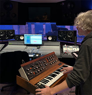 2200 Studios unveils new flagship room