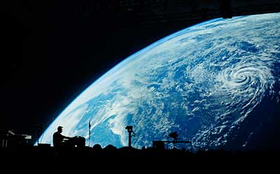 Bne Bohmer performing with Cercle Odyssey in Mexico City