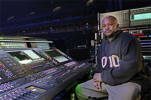 Drake FOH Engineer Demetrius Moore at his DiGiCo Quantum852 