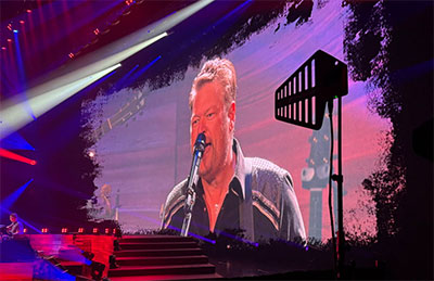 Blake Shelton performs on stage at Caesar’s Palace with the support of Spectera, facilitating clear, reliable wireless audio for both performers and production (Pic: Jamie Wendt)