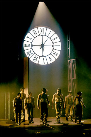 The production is designed specifically for Zénith-format venues seating 4,000 to 6,000 and premiered at the Dôme de Paris The production is designed specifically for Zénith-format venues seating 4,000 to 6,000 and premiered at the Dôme de Paris