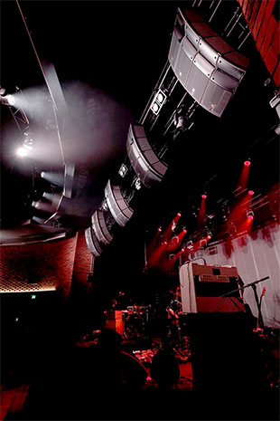 Main front-of-house configuration of five hangs of A10i loudspeakers