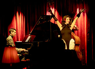 Emma Smith Upstairs at Ronnie's (Pic: Tatiana Gorilovsky)